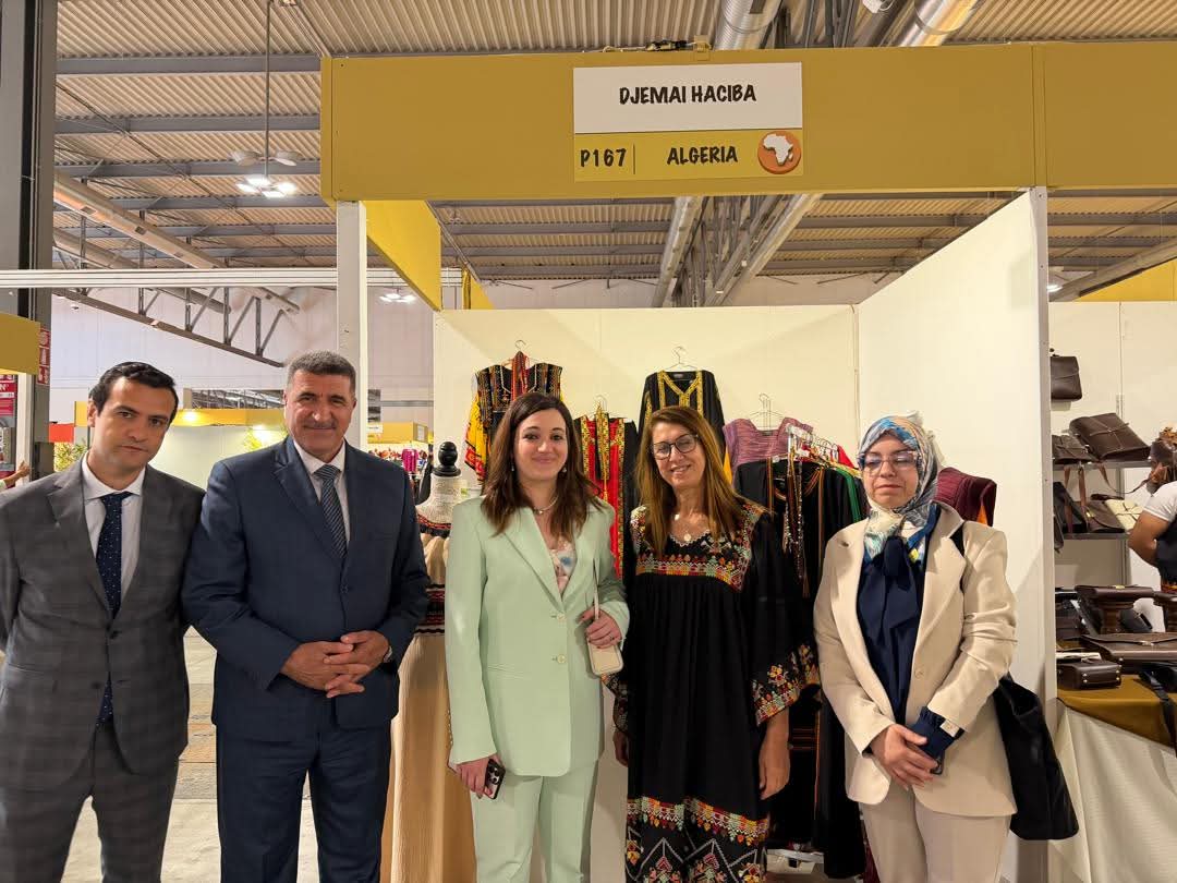 الصناعة التقليدية الجزائرية تتألق على هامش المشاركة الجزائرية المتواصلة في فعاليات المعرض الدولي للصناعة التقليدية – أرتخيانو إن فييرا المنظم بمدينة ميلانو الإيطالية